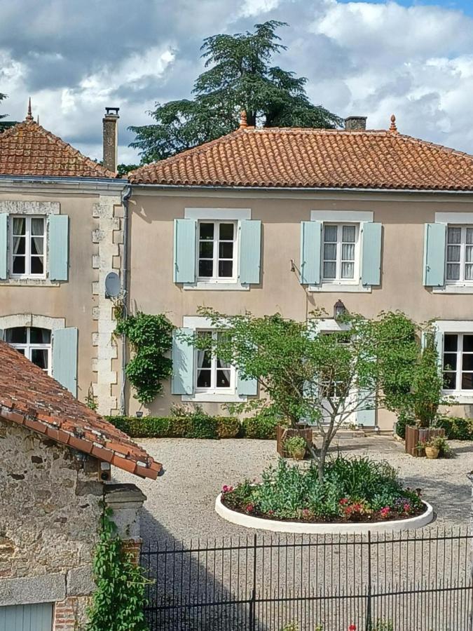 Maison d'hôtes La Grange Terrou à Saint-Germain-de-Confolens Extérieur photo