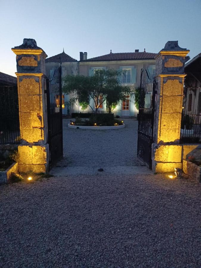 Maison d'hôtes La Grange Terrou à Saint-Germain-de-Confolens Extérieur photo